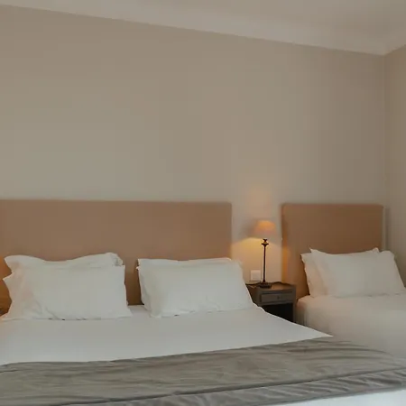 Logis Les Magnanarelles Hotel