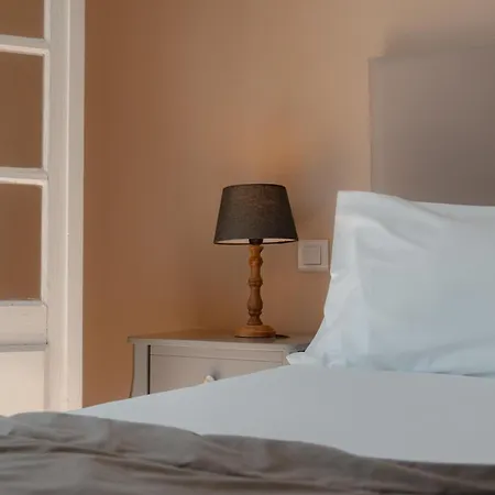 Logis Les Magnanarelles Hotel