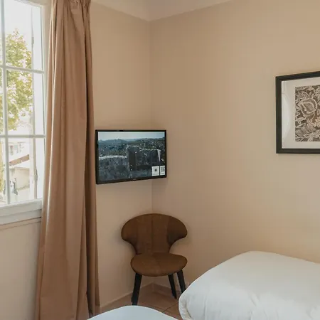 Hotel Logis Les Magnanarelles 3*